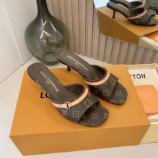 Louis Vuitton Slippers